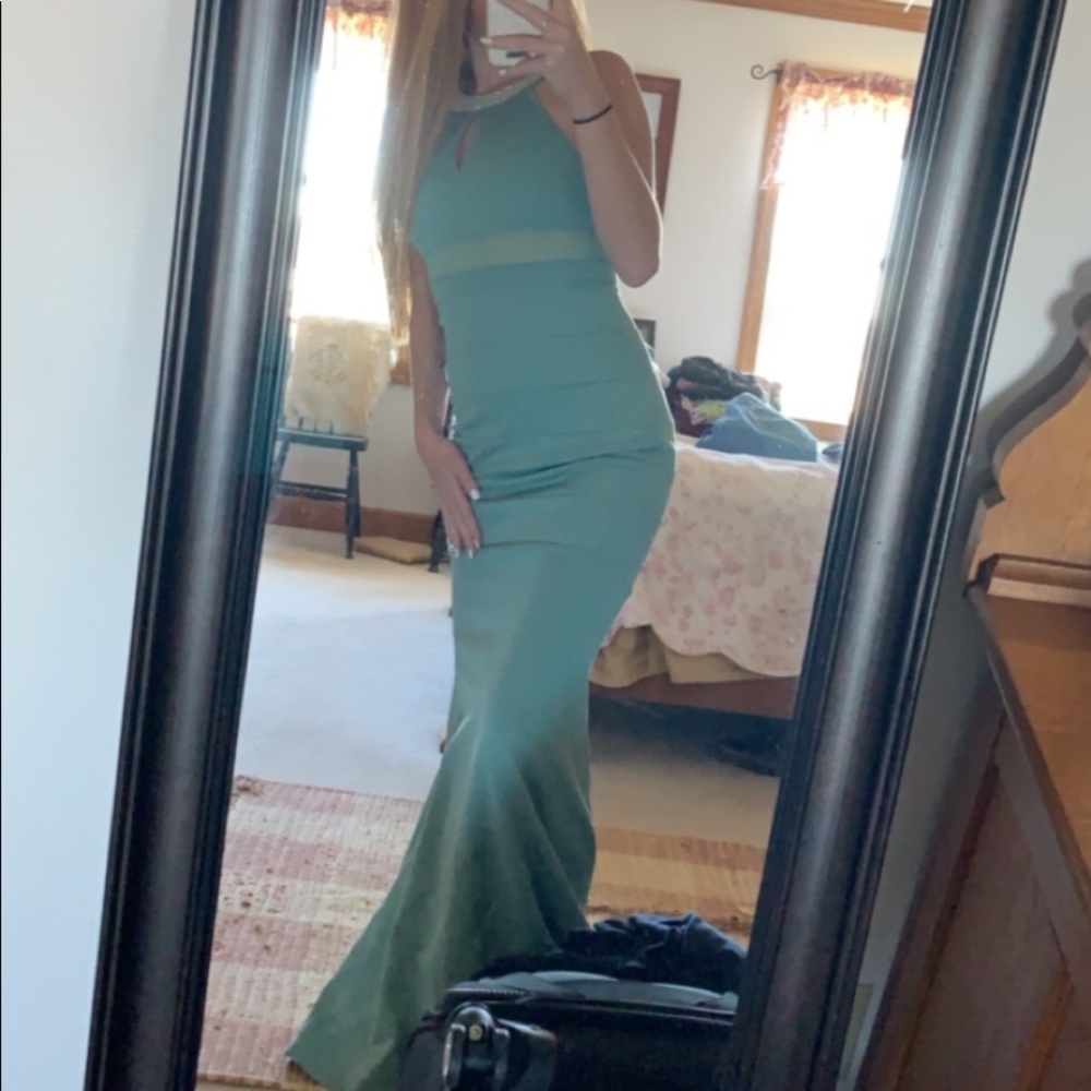 PROM DRESSES - Picture 2 of 3